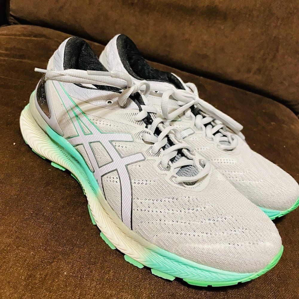 New Asic GEL NIMBUS Lite - Light Grey and Bright Green Mens 7.5 Womens 9 US